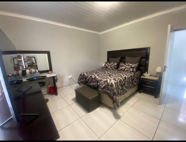 5 BEDROOM HOUSE FOR SALE IN MULLERSTUINE